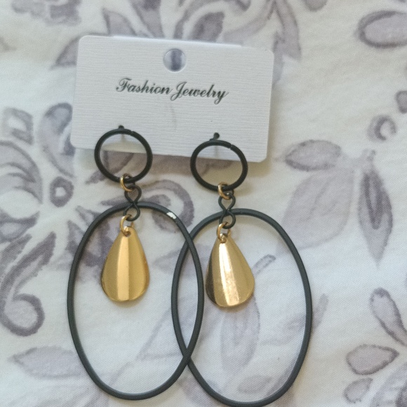 8 Earrings with cool designs, few with imperfections - Take them all for $14 - Picture 6 of 12